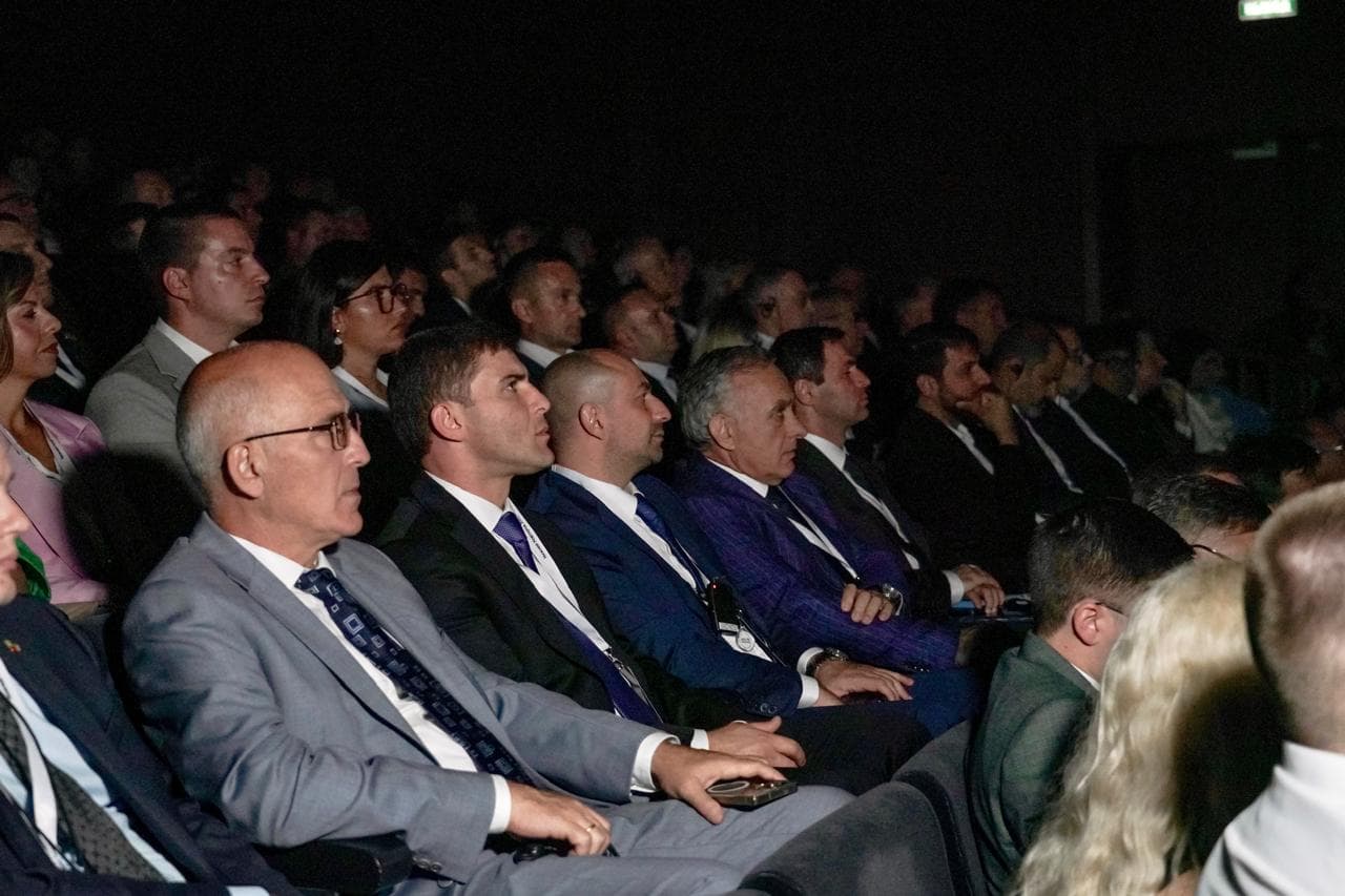 Визуальный материал